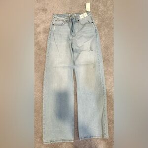 Abercrombie 90’s relaxed high rise light Wash Straight Leg Jeans